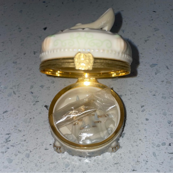 Lenox Cinderella’s Enchanted Slipper Treasure Box - Picture 6 of 7